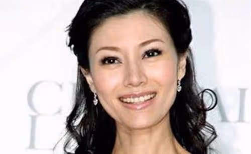 周迅老了,李嘉欣老了,鞏俐老了,只有她年輕的像個小姑娘