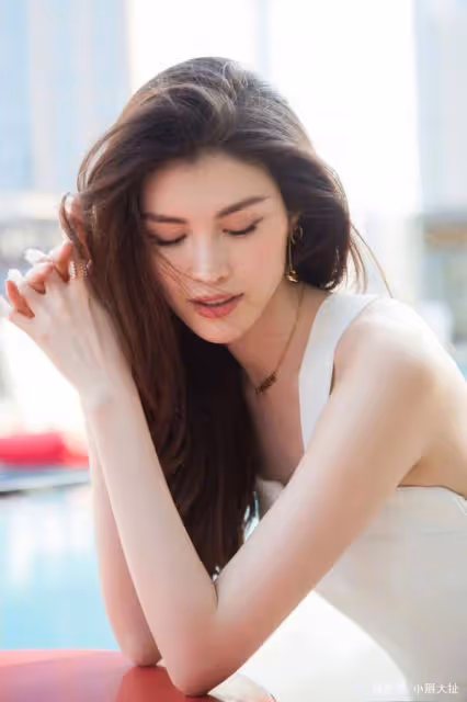 她曾是李詠砸金蛋助手,不甘平庸的她,遠赴深造今成國際超模
