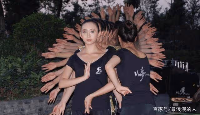 還記得千手觀音的領舞嗎?被富商追求8年的聾啞人,如今卻成這樣