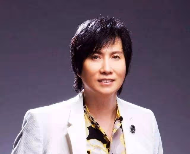 因一首歌而爆紅,後來死於癌症,死後給家人留下9億財產