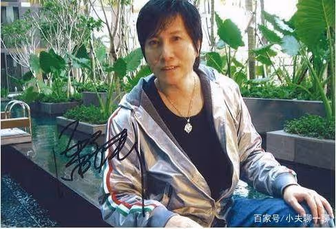 因一首歌而爆紅,後來死於癌症,死後給家人留下9億財產