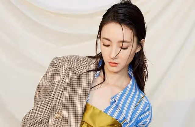 老公公司最近來了個女新人，一天到晚黏著他，還一起過夜… 某晚，老公收到女孩傳的訊息：「我懷孕了，你娶我！」當下我沒生氣「只回了4句話」，成...
