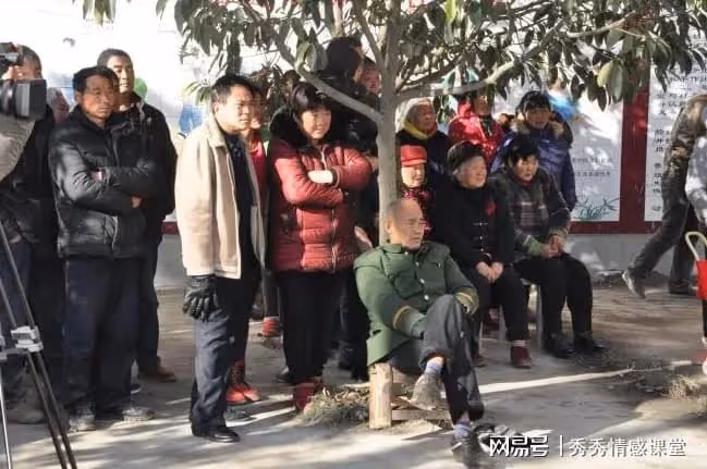 發小考上大學沒錢讀，我偷塞給他1000塊，如今他卻這樣報答我