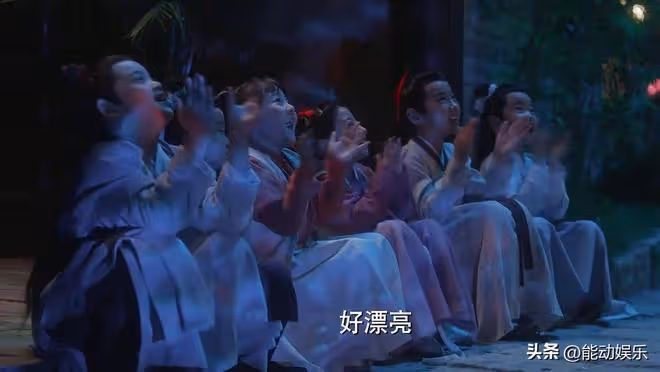 被《與鳳行》首播笑死，差評不是女主年齡太大，而是劇情離譜太多