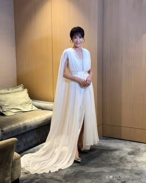 66歲Do姐鄭裕玲，沒婚姻沒子女，集郵小鮮肉生活滋潤！