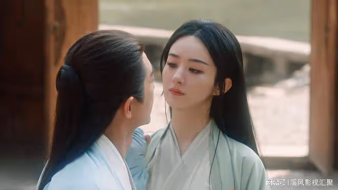 與鳳行：首播狂刷新紀錄，夢幻聯動楚喬傳，卻因濾鏡配音被噴慘？