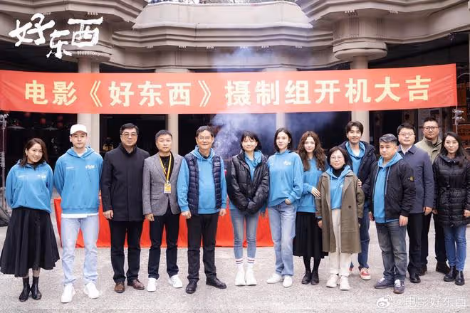 梅婷10歲女兒再演電影，搭檔宋佳趙又廷等演技派，大合照站位搶鏡