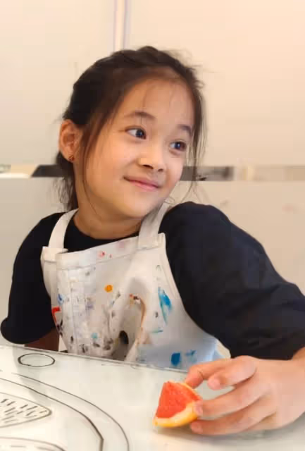 梅婷10歲女兒再演電影，搭檔宋佳趙又廷等演技派，大合照站位搶鏡