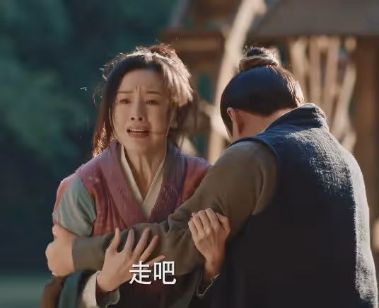36歲趙麗穎對比43歲董潔，骨相老去和皮相老去的差距一目了然