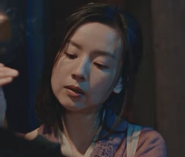36歲趙麗穎對比43歲董潔，骨相老去和皮相老去的差距一目了然