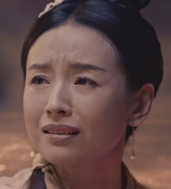 36歲趙麗穎對比43歲董潔，骨相老去和皮相老去的差距一目了然