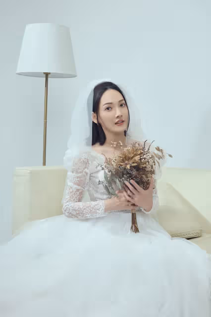 李玉璽婚紗照曝光　新娘是她！深V白紗洩傲人身材超有料