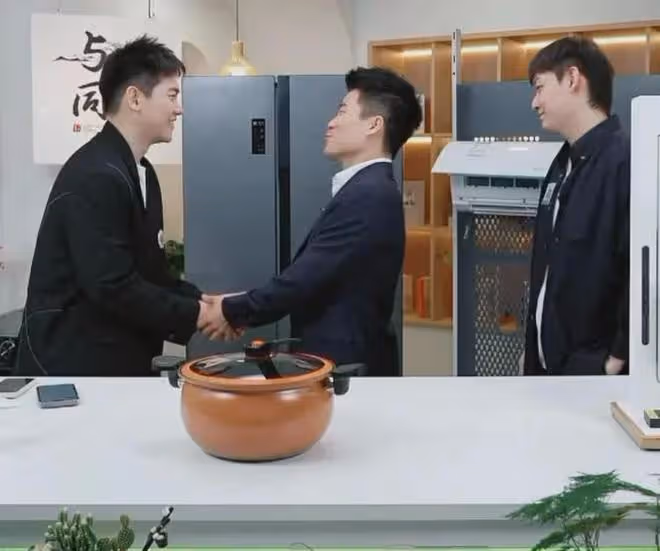 董宇輝最近有多忙?鵬鵬:我老怕周一了,要彙報!要開各種會!