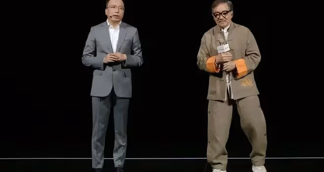 誰說大哥老了，成龍代言榮耀，現場演唱《真心英雄》，引網友淚目