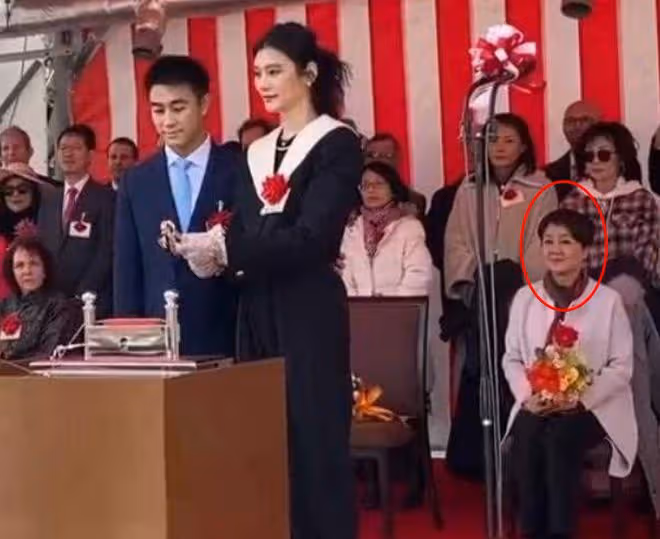 嫁豪門4年,奚夢瑤終於在大合照站婆婆身邊,她比郭碧婷清醒太多