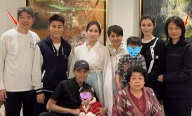 嫁豪門4年,奚夢瑤終於在大合照站婆婆身邊,她比郭碧婷清醒太多