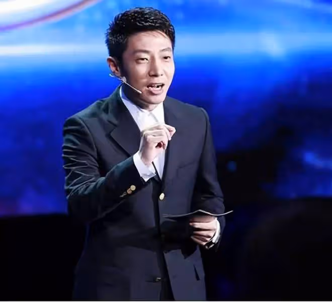 撒貝寧嬌妻李白漢服亮相,網友好評如潮:這才是真正的「貴妃」!