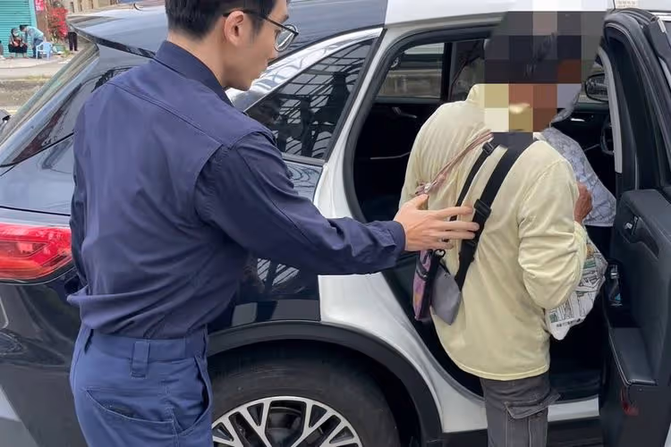 白沙屯媽祖遶行台中！怪男竟沿路灑鐵釘　落網赫見車尾還有媽祖像