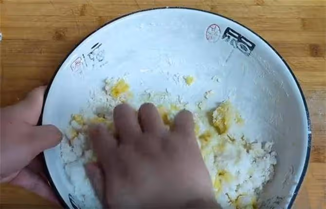 這個做油餅新方法真好,不用餳面,從和面到出鍋15分鐘,柔軟多層