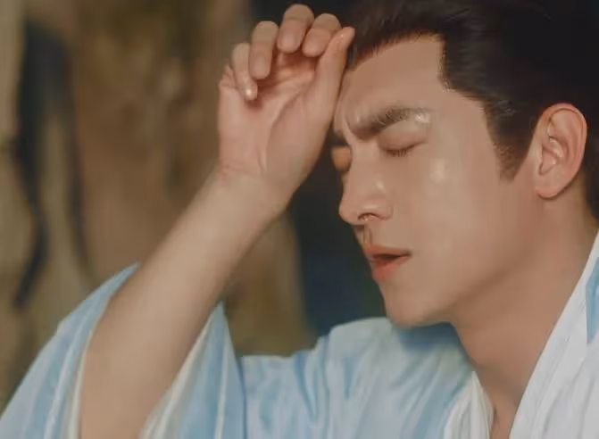《與鳳行》《烈焰》各看4集,一個昏昏欲睡,一個看上癮