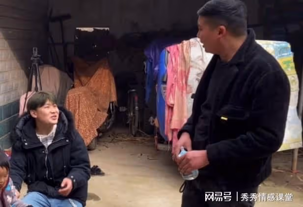 同學父親去世我隨禮1千，不久同學送來2袋米，打開袋子我愣住了