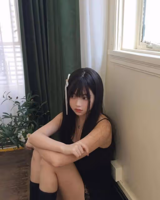 23歲TVB小花再演反叛少女!大曬超短黑裙靚照!獲上萬人點贊