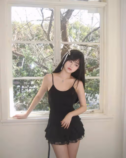 23歲TVB小花再演反叛少女!大曬超短黑裙靚照!獲上萬人點贊