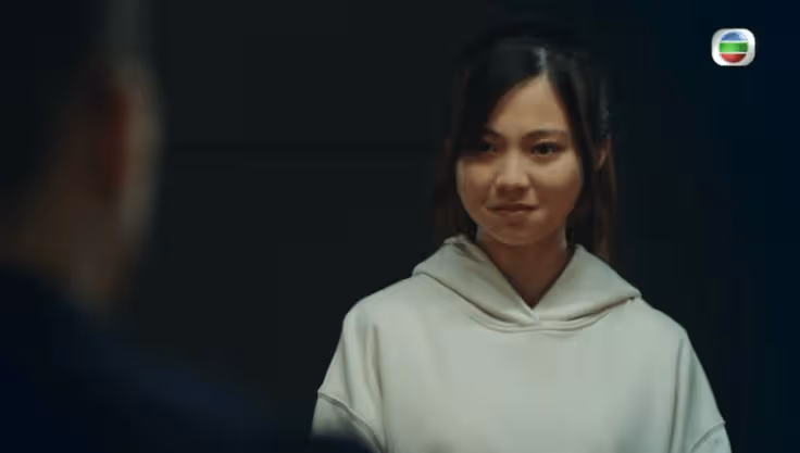 23歲TVB小花再演反叛少女!大曬超短黑裙靚照!獲上萬人點贊