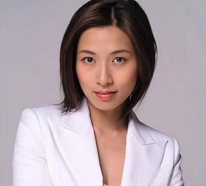 香港女星麥家琪復出拍戲,狀態凍齡演技佳,兒子偷看其主演成人片
