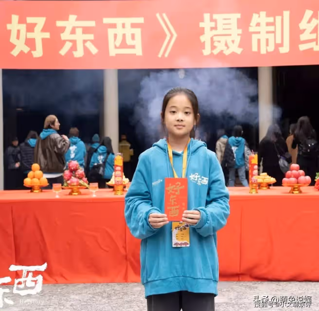 梅婷11歲女兒厲害了!與宋佳趙又廷等搭戲,電影開機大合照站C位