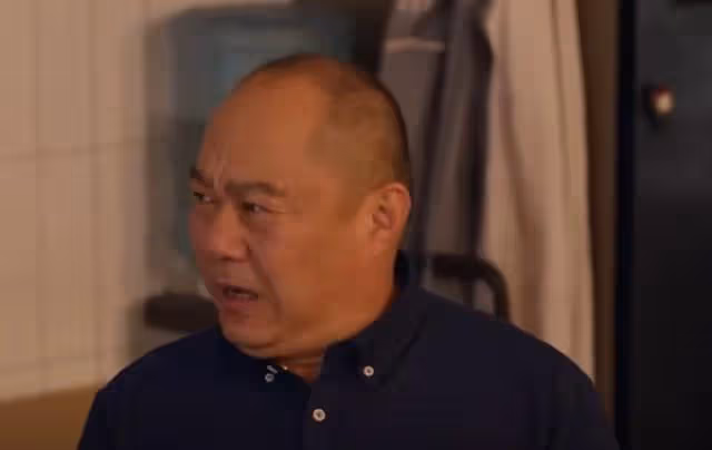 小日子：顧茉莉攜手富二代小男友高調官宣，朱勁草跪求復合