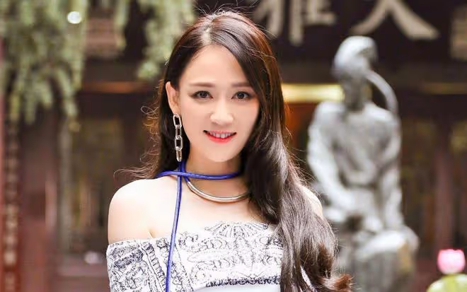 陳喬恩遊艇照曝光,網友:這哪裡是羊毛卷阿姨,分明是姐姐!