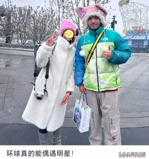 尤浩然近照:北京環球影城被偶遇,留滿臉黑鬍子,模樣大變認不出