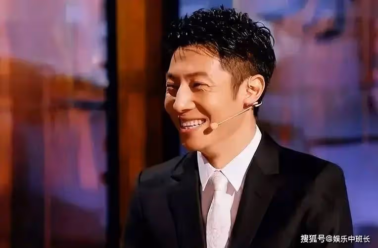 撒貝寧帶家人現身西安遊玩，外籍妻子穿漢服秀身材！小撒表情亮了