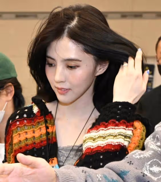 韓素希中學畢業照曝光!網友:和柳俊烈天生一對!連惠利也上熱搜