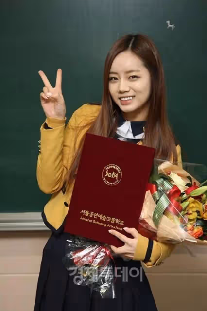 韓素希中學畢業照曝光!網友:和柳俊烈天生一對!連惠利也上熱搜