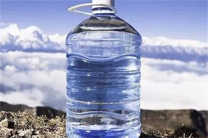 桶裝水也有保質期!桶裝水開封后能放多久?一般人不知道