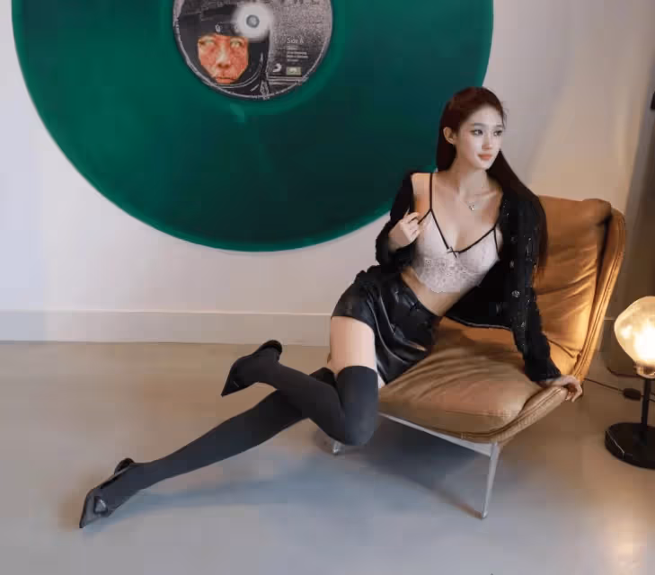 救命,誰能拒絕這樣搭配的長筒襪啊!簡直是欲女神器!