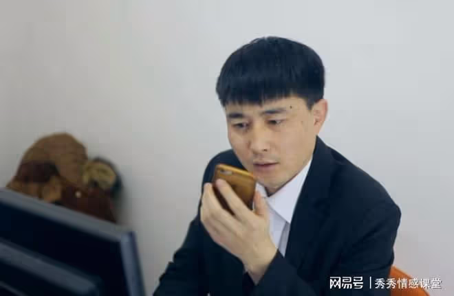 我爸說大哥比我孝順，我送爸送去大哥家，他兩天給我打20通電話