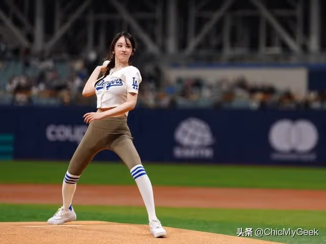 全鍾瑞開球身材上熱搜，細腰豐臀大長腿看呆網友！