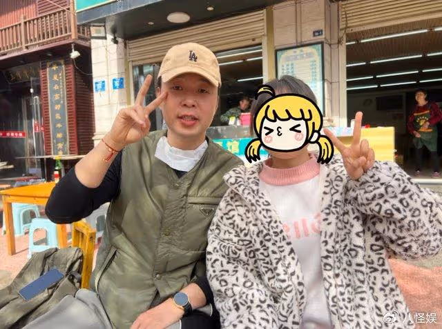 杜海濤沈夢辰路邊攤吃面,穿萬元衣擔心被弄髒,脖子上圍一圈紙巾
