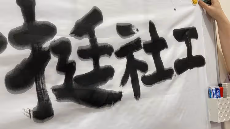 虐童案繼續燒！逾300社工包圍衛福部嗆「部長出來！」
