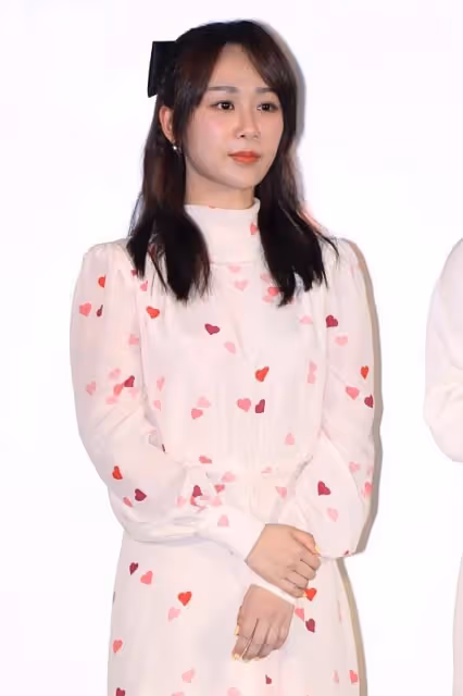 楊紫換了髮型同樣很美,身穿「愛心裙」好甜美,真是少女感滿滿