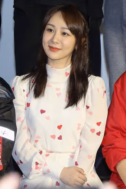 楊紫換了髮型同樣很美,身穿「愛心裙」好甜美,真是少女感滿滿