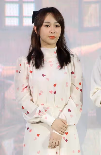 楊紫換了髮型同樣很美,身穿「愛心裙」好甜美,真是少女感滿滿