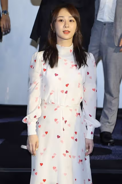 楊紫換了髮型同樣很美,身穿「愛心裙」好甜美,真是少女感滿滿