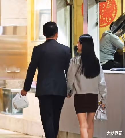 讓汪小菲喊娶！友人爆「Mandy自豪2身份」高調曬恩愛