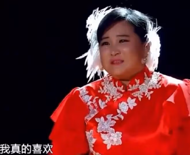 賈玲現身美國,卻遭到無數惡意,她像極了曾經的吳京!