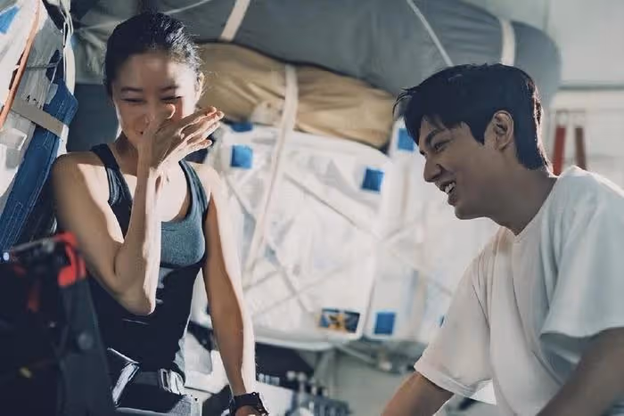 她是韓國「票房女神」,出演曹政奭新歌MV,下部作品與李敏鎬合作