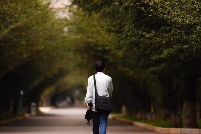 沒想到大學畢業的姨父,娶了大字不識一個的大姨,還寵愛了一輩子